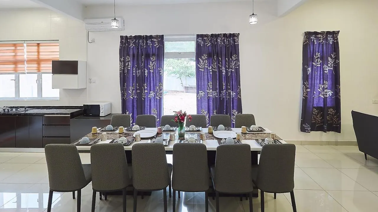 Shamrock Villas Corner Or Seaview Or Standard Batu Ferringhi