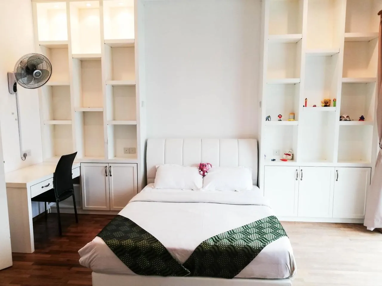 Shamrock Villas Corner Or Seaview Or Standard Batu Ferringhi
