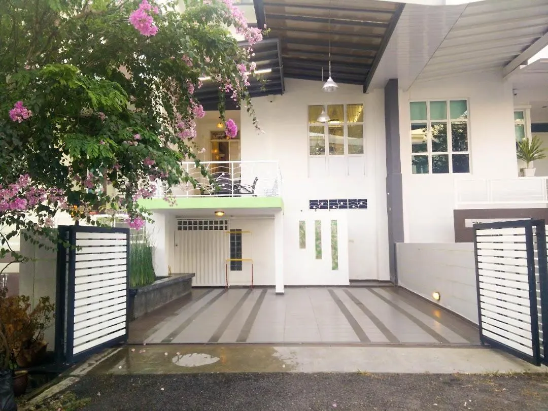 Shamrock Villas Corner Or Seaview Or Standard 峇都丁宜