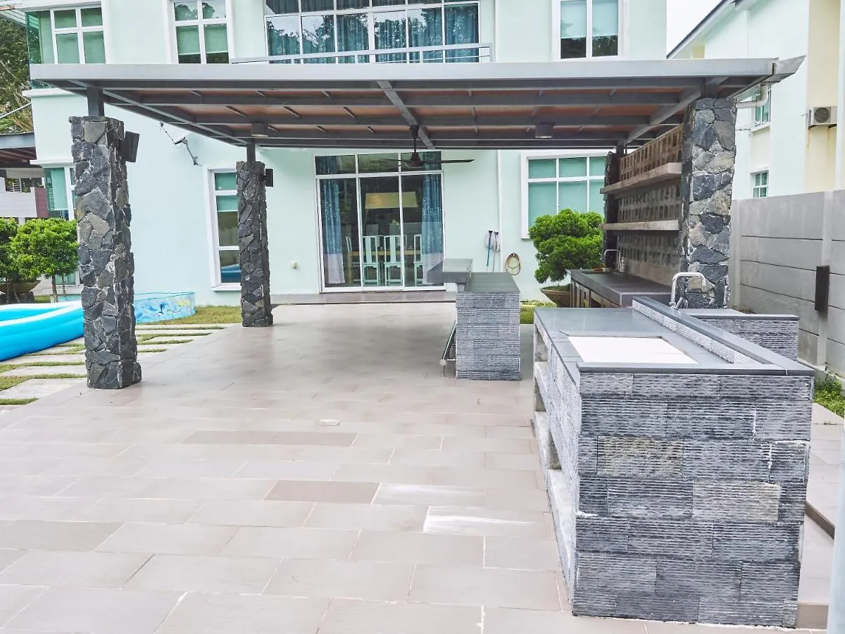 Shamrock Villas Corner Or Seaview Or Standard 峇都丁宜 0*,