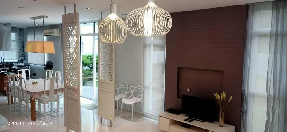 Shamrock Villas Corner Or Seaview Or Standard 峇都丁宜 0*,  马来西亚
