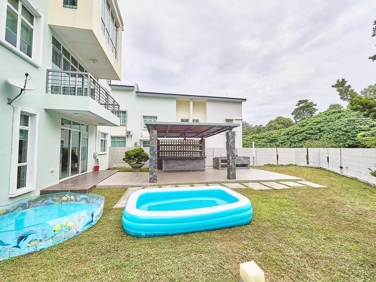 Shamrock Villas Corner Or Seaview Or Standard Batu Ferringhi