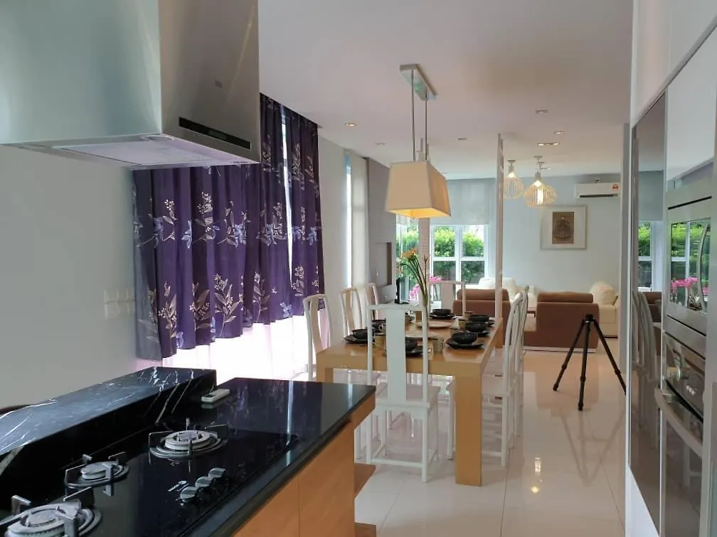 Shamrock Villas Corner Or Seaview Or Standard Batu Ferringhi 0*,