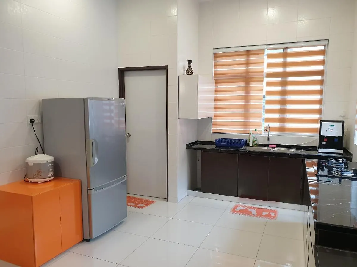 Shamrock Villas Corner Or Seaview Or Standard Batu Ferringhi 0*,  Malaysia