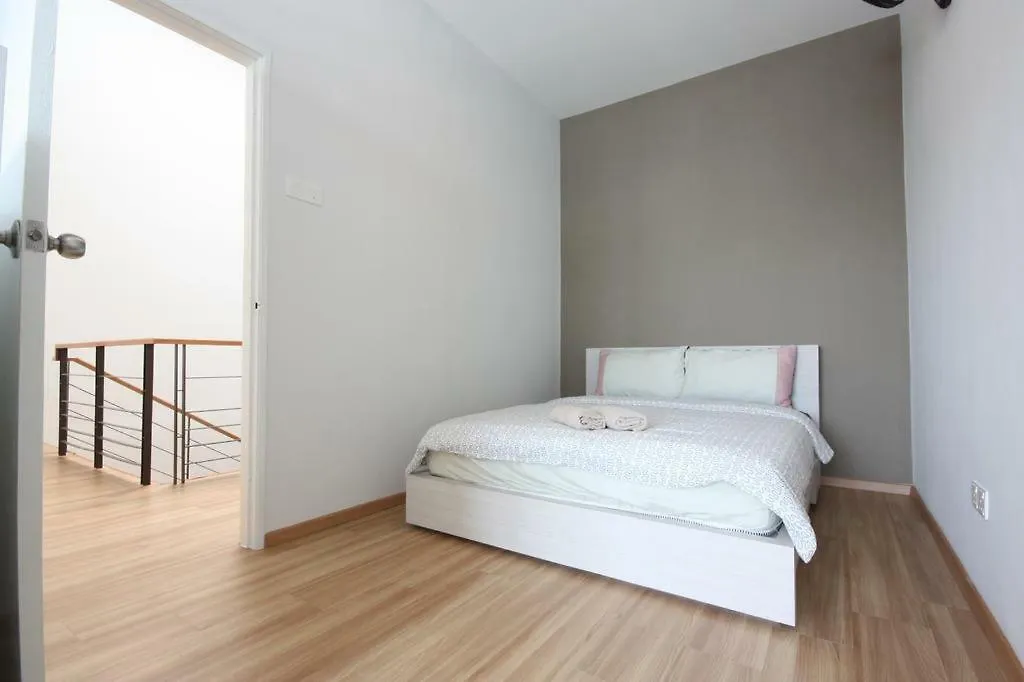 Shamrock Villas Corner OR Seaview Batu Feringgi